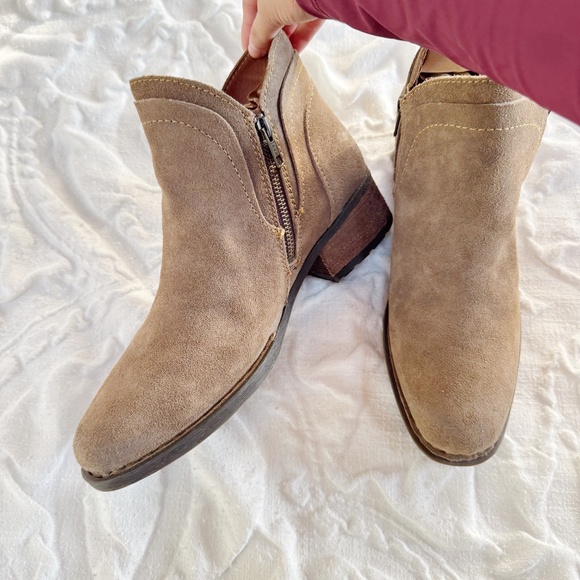 Born Malta II Taupe Distressed Booties Size 10 New - Picture 10 of 12